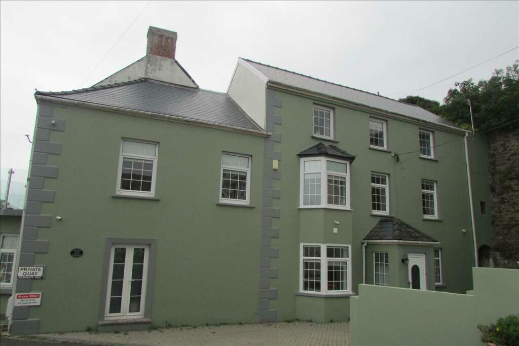 10 Hakin Point, Milford Haven photo 2