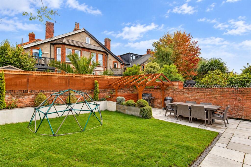 House in Wirral, Liverpool City Region - View 4