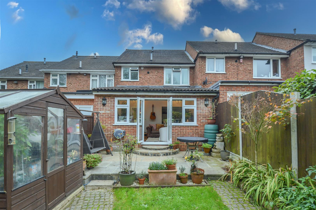 Wingrave Crescent, Brentwood photo 2