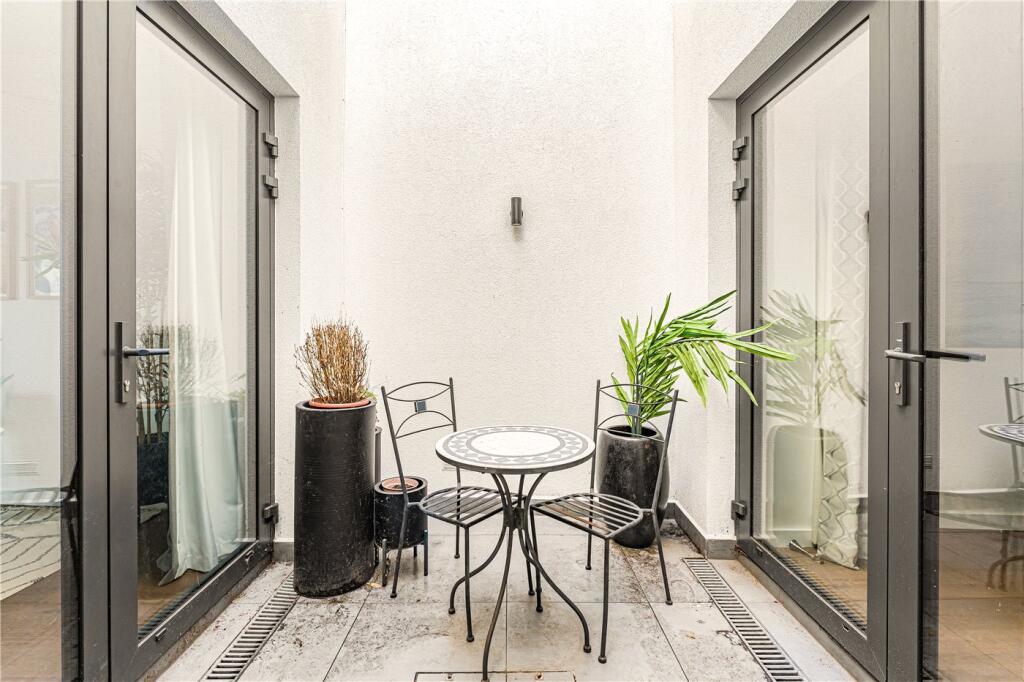 Apartment in London - More