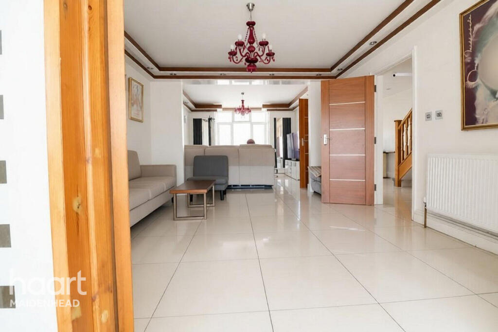 House in Slough, Colnbrook with Poyle - View 3