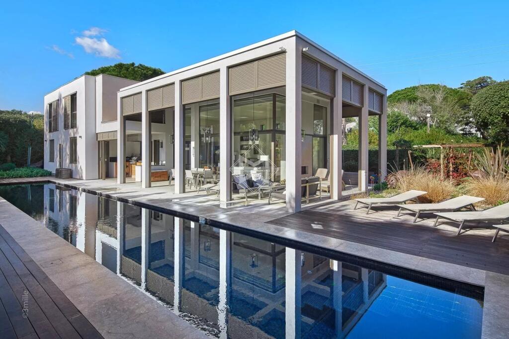 Main image of property: Provence-Alps-Cote d`Azur, Var, Ramatuelle