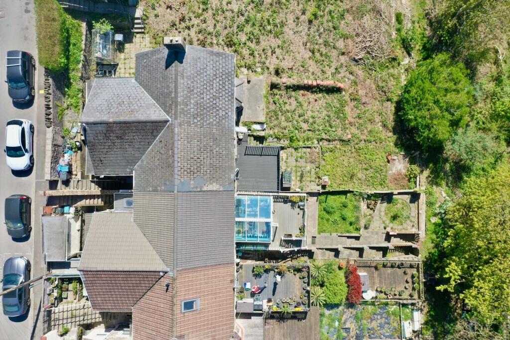 House in Newport - More