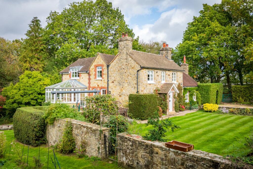 House in Horsham, Bucks Head, Plummers Plain - More