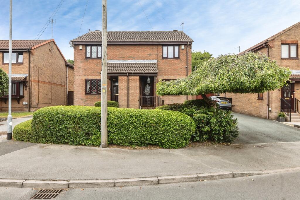 Main image of property: Topcliffe Grove, Morley, Leeds