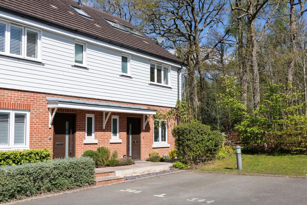 4-bed semi-detached on Teaseltun, Fleet, GU51, £650,000