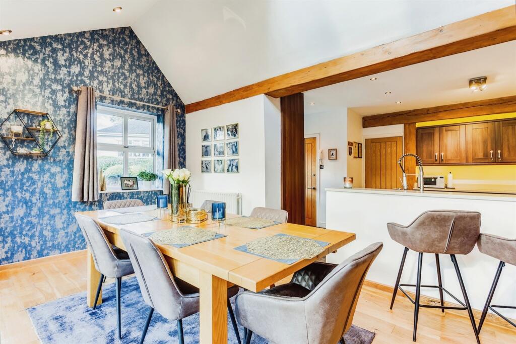 House in Wakefield, Lupset - More