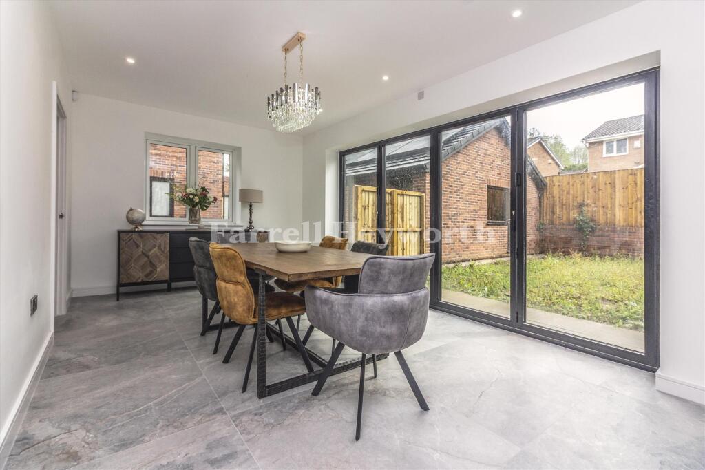 House in Chorley, Clayton-le-Woods - More