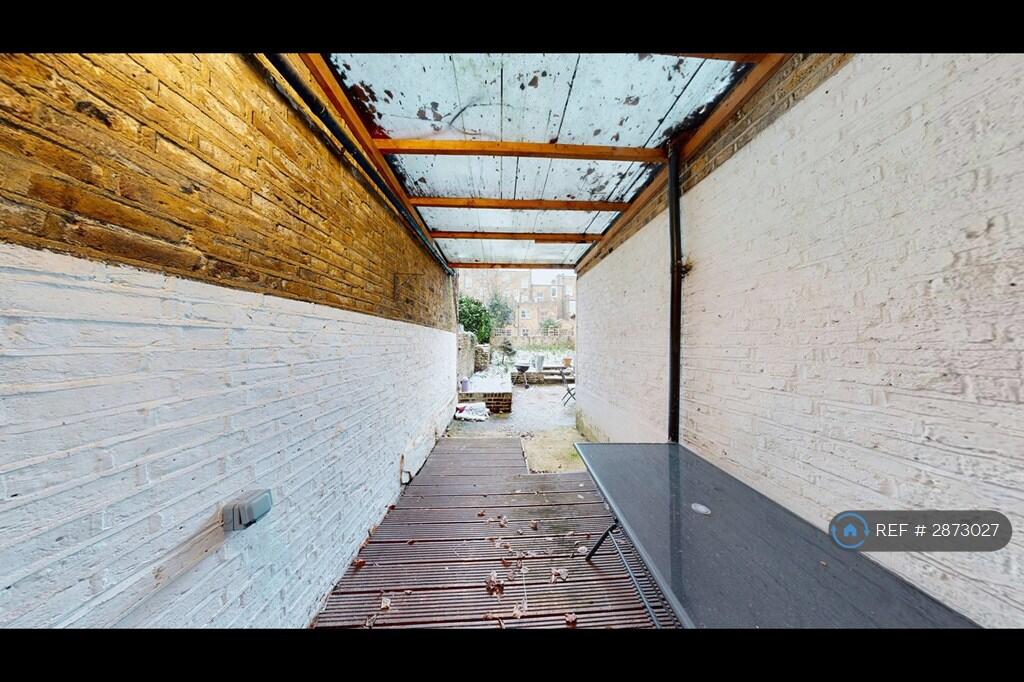 2 bedroom maisonette for rent