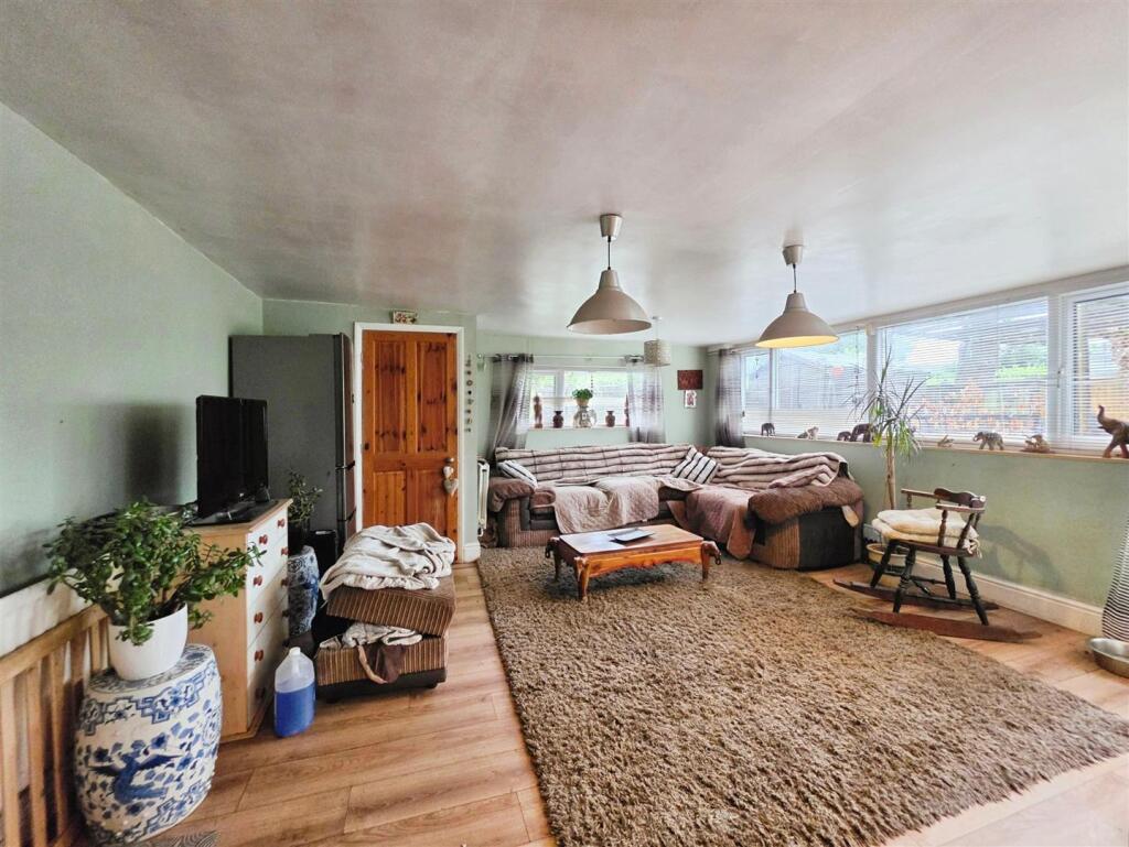 House in Stoke-on-Trent - View 4