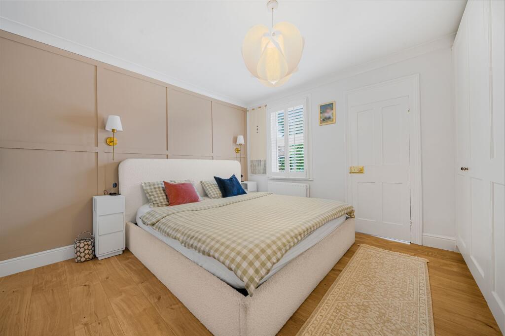 House in London, Spring Grove - View 3