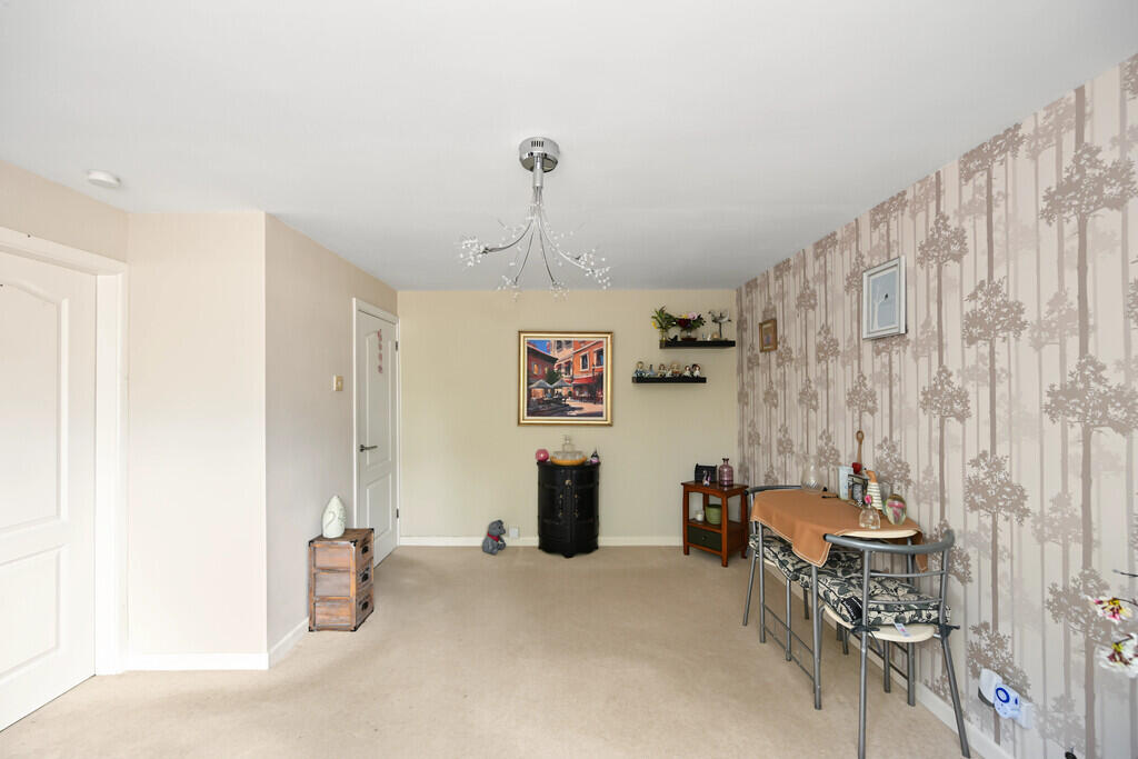 Apartment in Rugby, Warwickshire - More