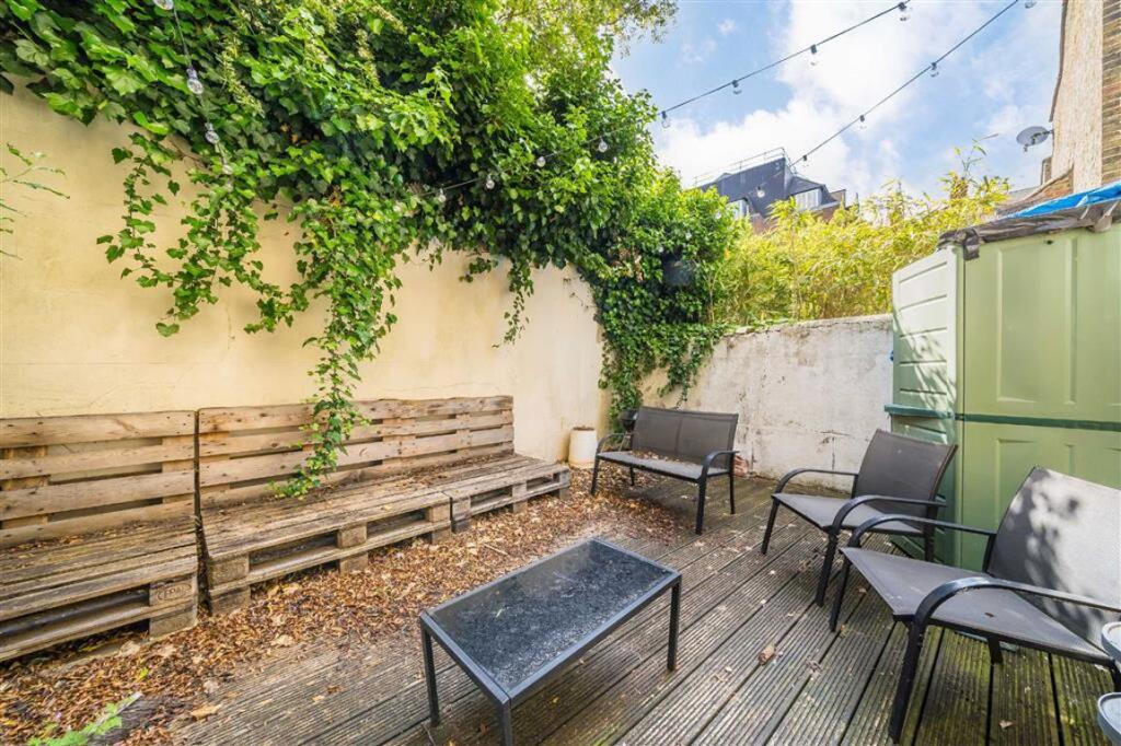 Apartment in London - More