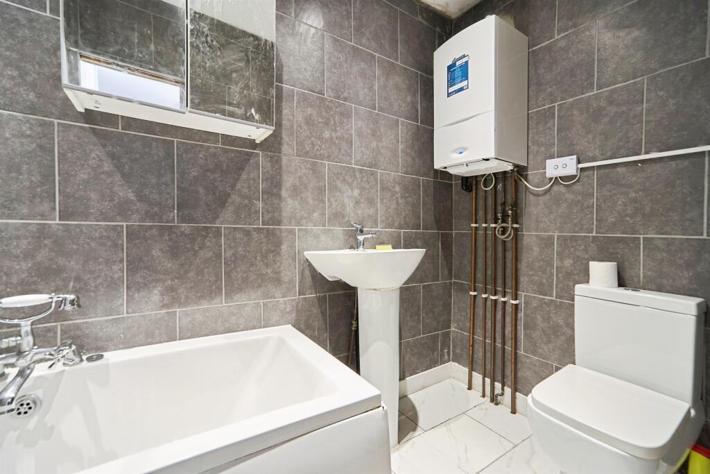House in Leeds, Harehills Corner, Harehills - View 4
