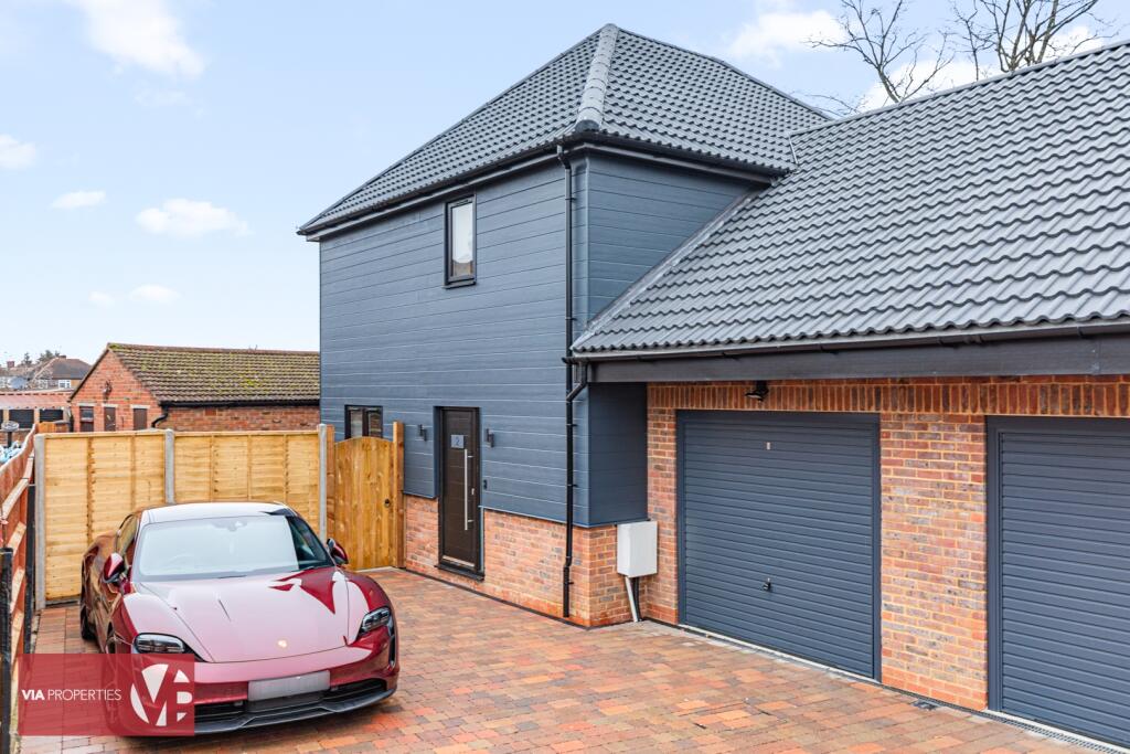 Main image of property: Duke Street, Hoddesdon, EN11