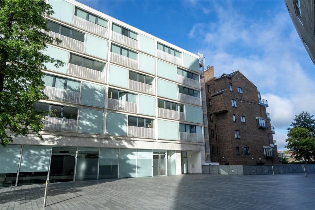 Apartment in London - More
