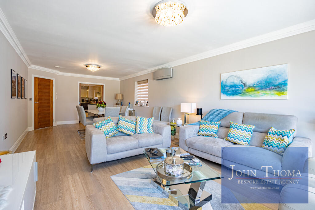 Apartment in Epping Forest, Chigwell - More