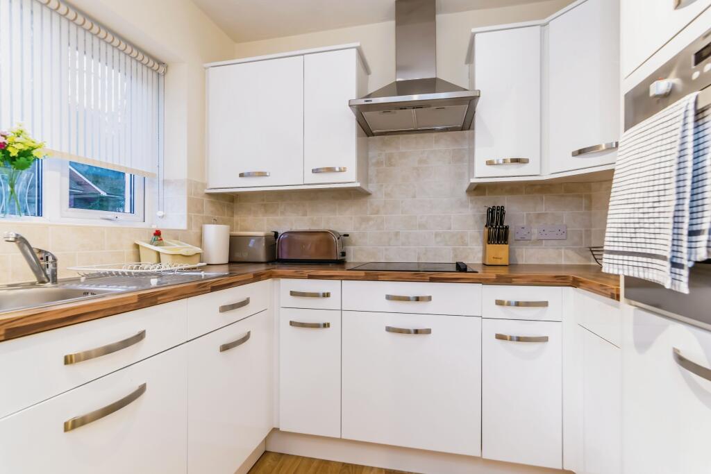 Caterham Lodge, Stafford Road, Caterham, Surrey, CR3 photo 2