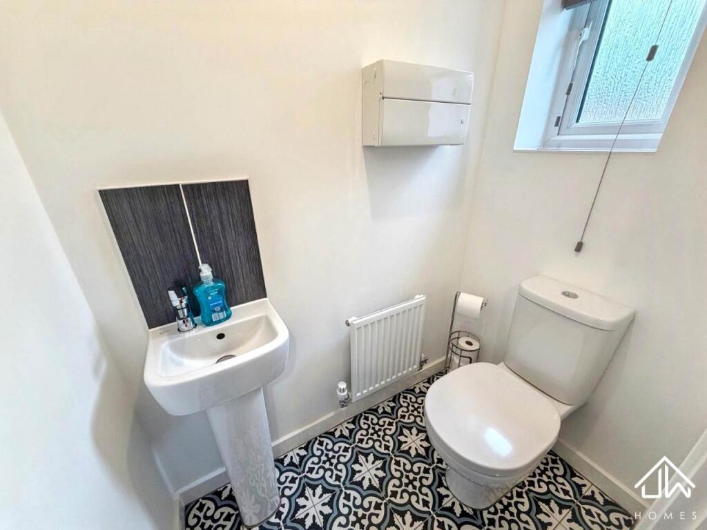 House in Oakdale, Woodfieldside, Penmaen - More