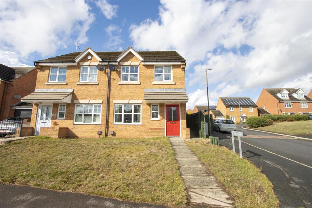3-bed semi-detached on Penncroft Lane, Danesmoor, Chesterfield, £45,000