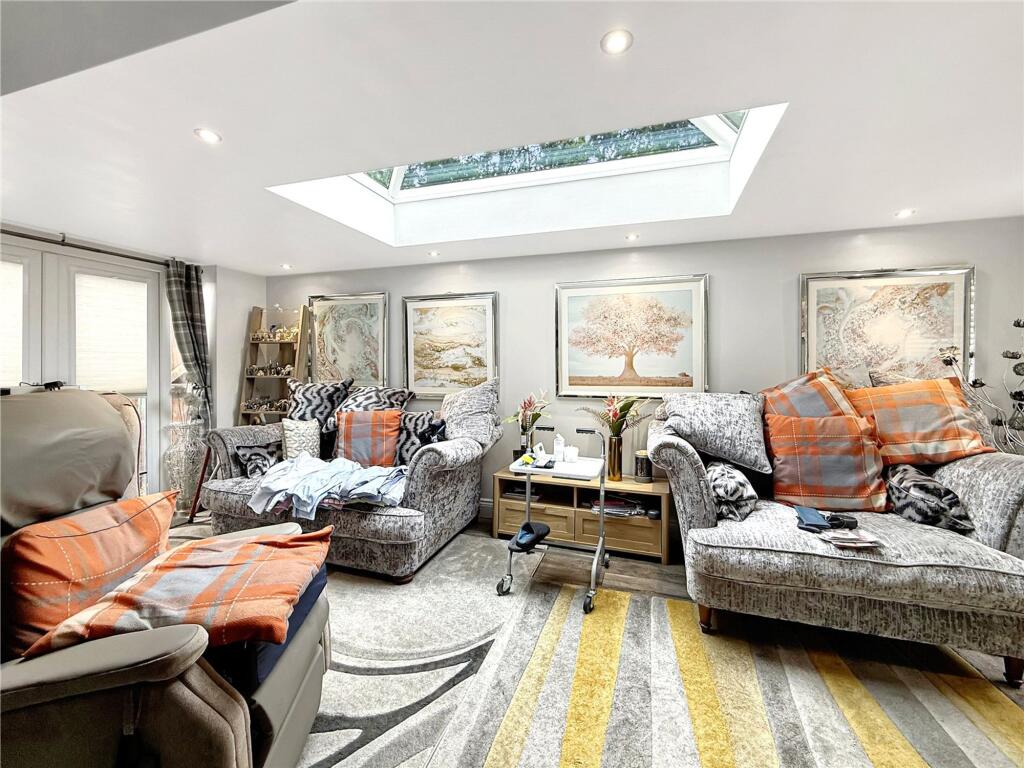 House in Middlesbrough, Lingfield Park, Coulby Newham - View 4