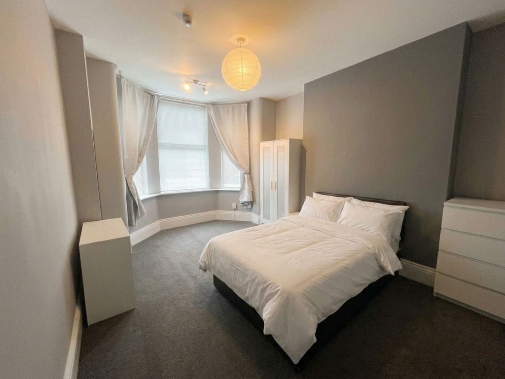 Main image of property: 146 Weaste Lane, Salford, M5