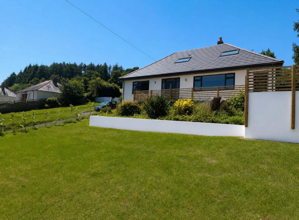 Main image of property: 56 Bronwydd Road, Carmarthen, SA31 2AN