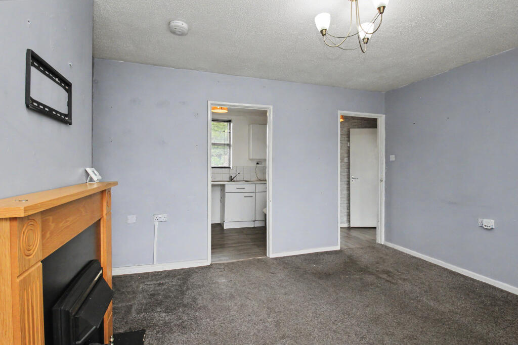 House in Hull, Orchard Park - View 3