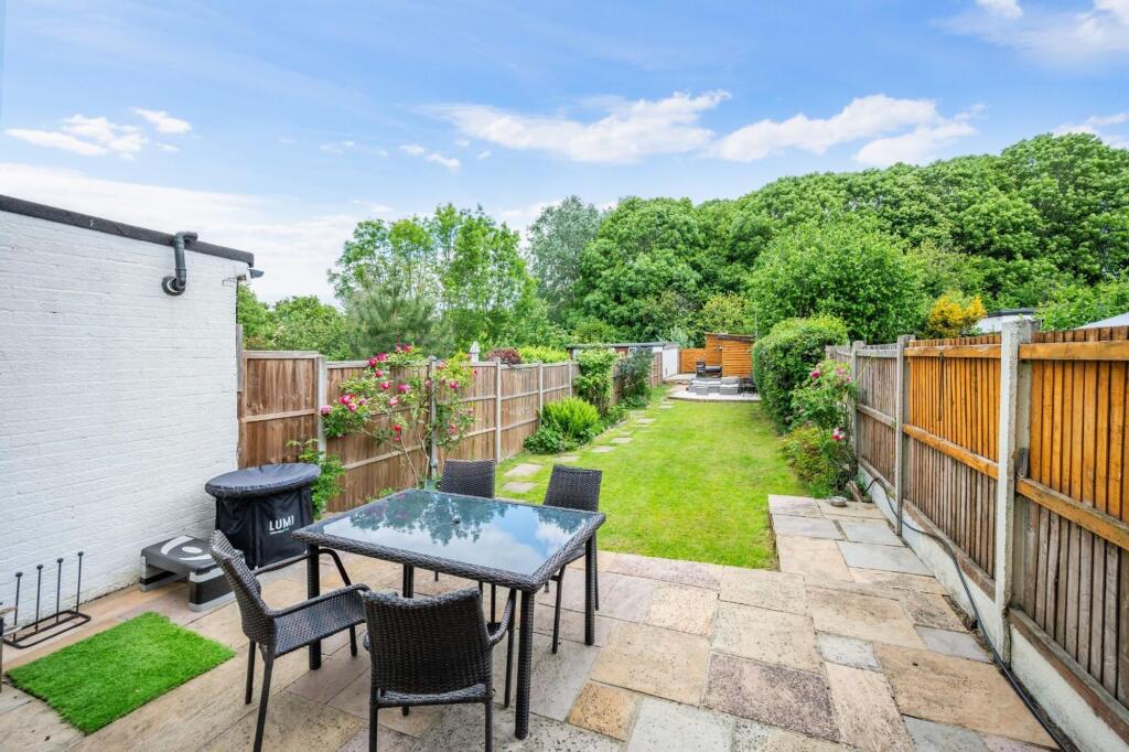 House in Epsom, Stoneleigh - View 3