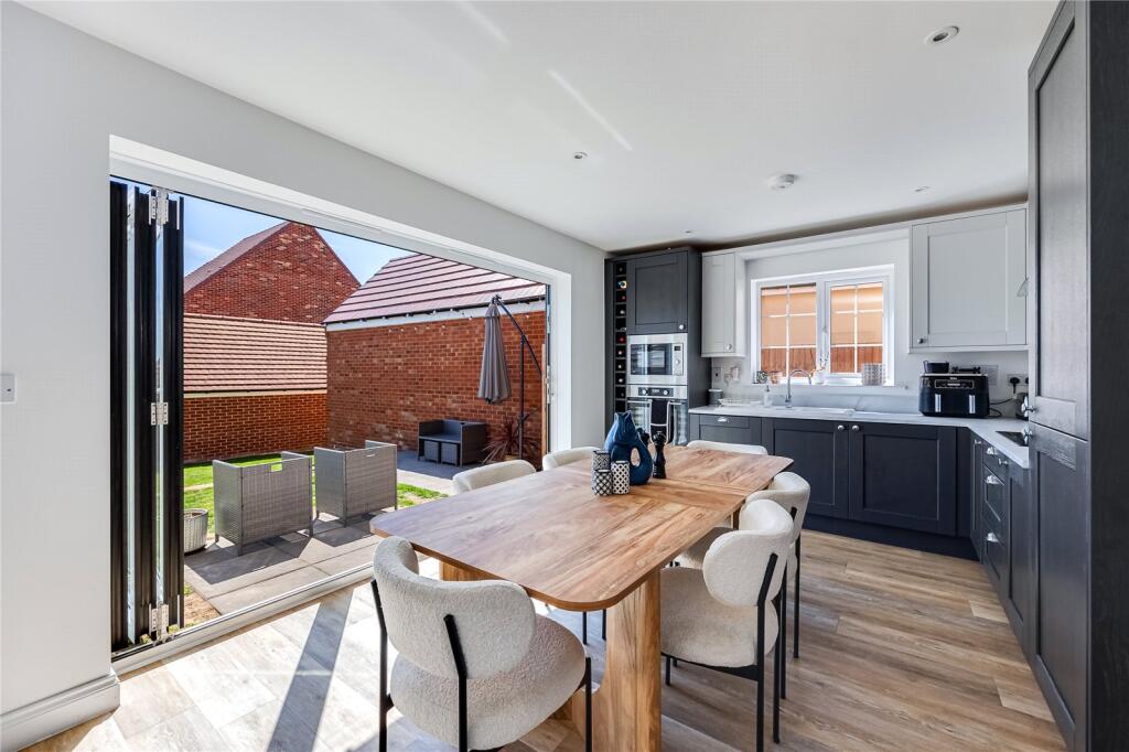 Nightingale Road, Great Barford, Bedford, Bedfordshire, MK44 photo 2