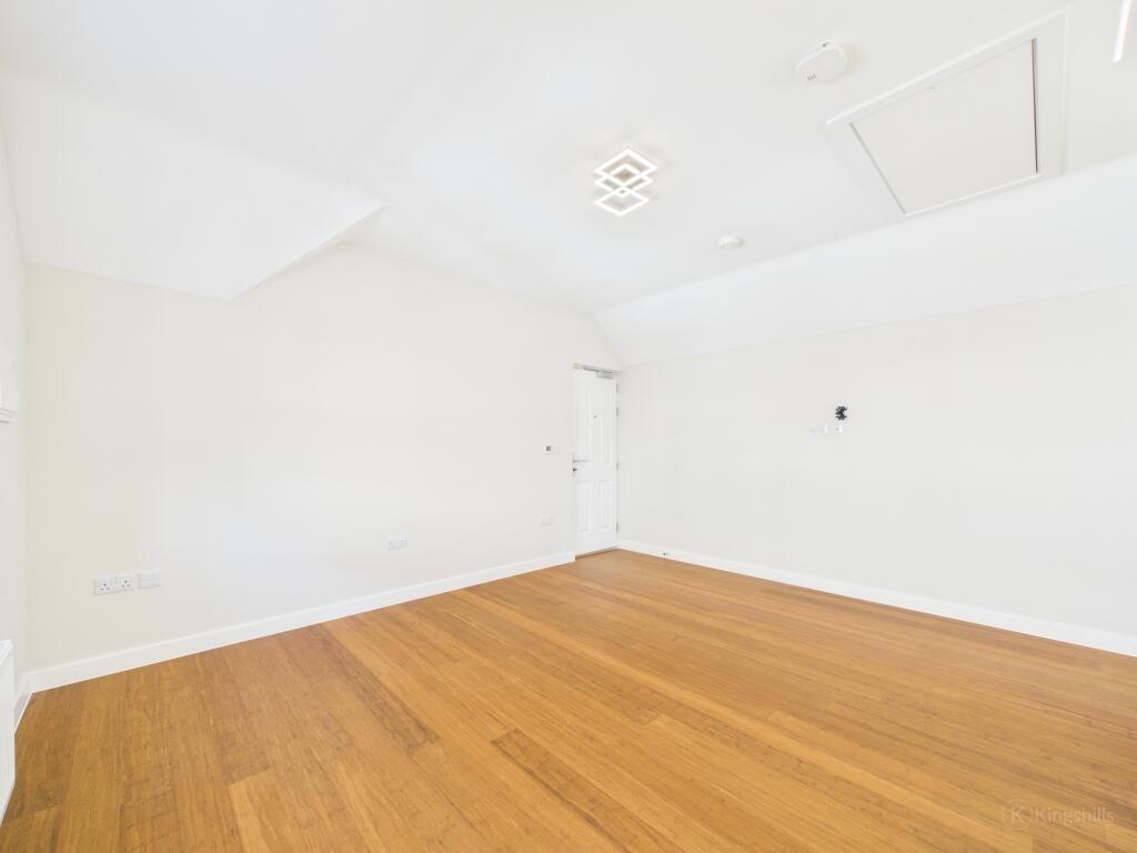 Apartment in High Wycombe, Sands - View 3