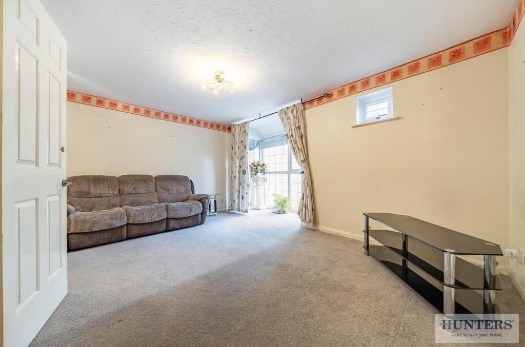 Dolphin Close, Thamesmead photo 2