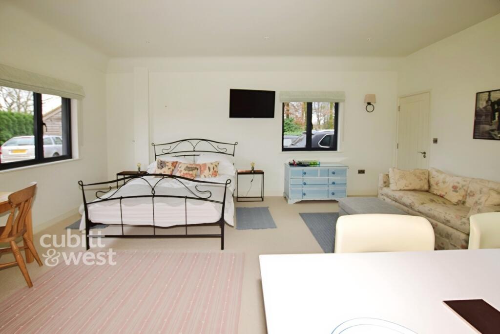 Apartment in Redhill - More