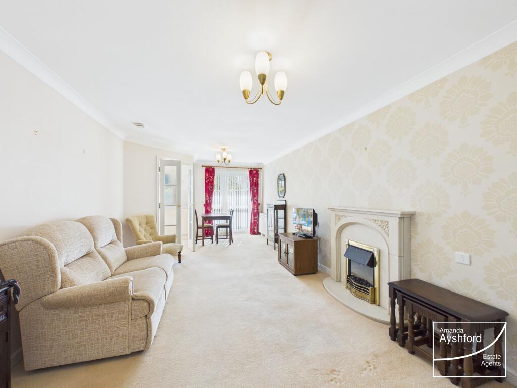 Apartment in Torquay, Torbay - View 2