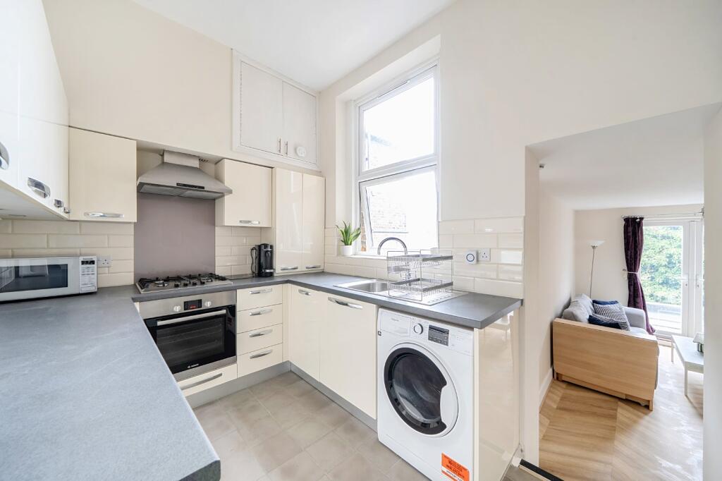Apartment in London - View 5