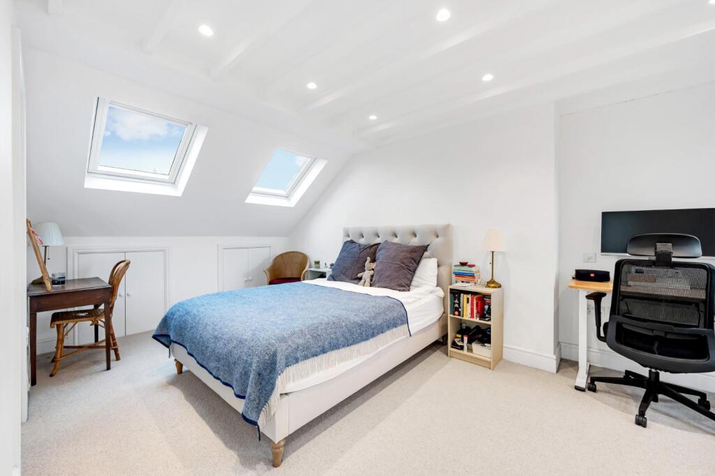 Apartment in London - More