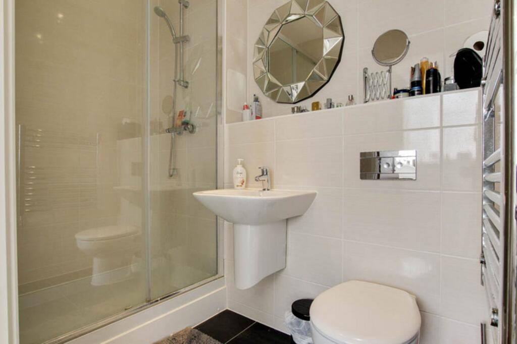 Apartment in Basildon, Wickford - View 4
