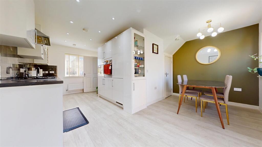 House in Milton Keynes, Whitehouse - View 4