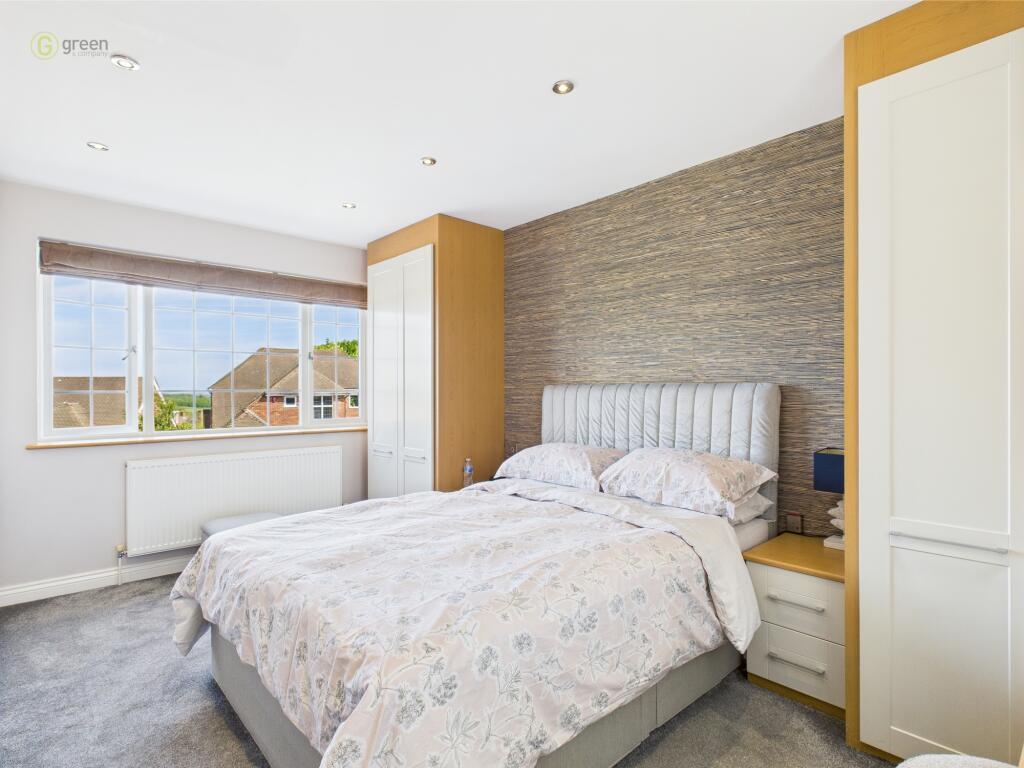 Kempson Avenue, Wylde Green, Sutton Coldfield, B72 - More