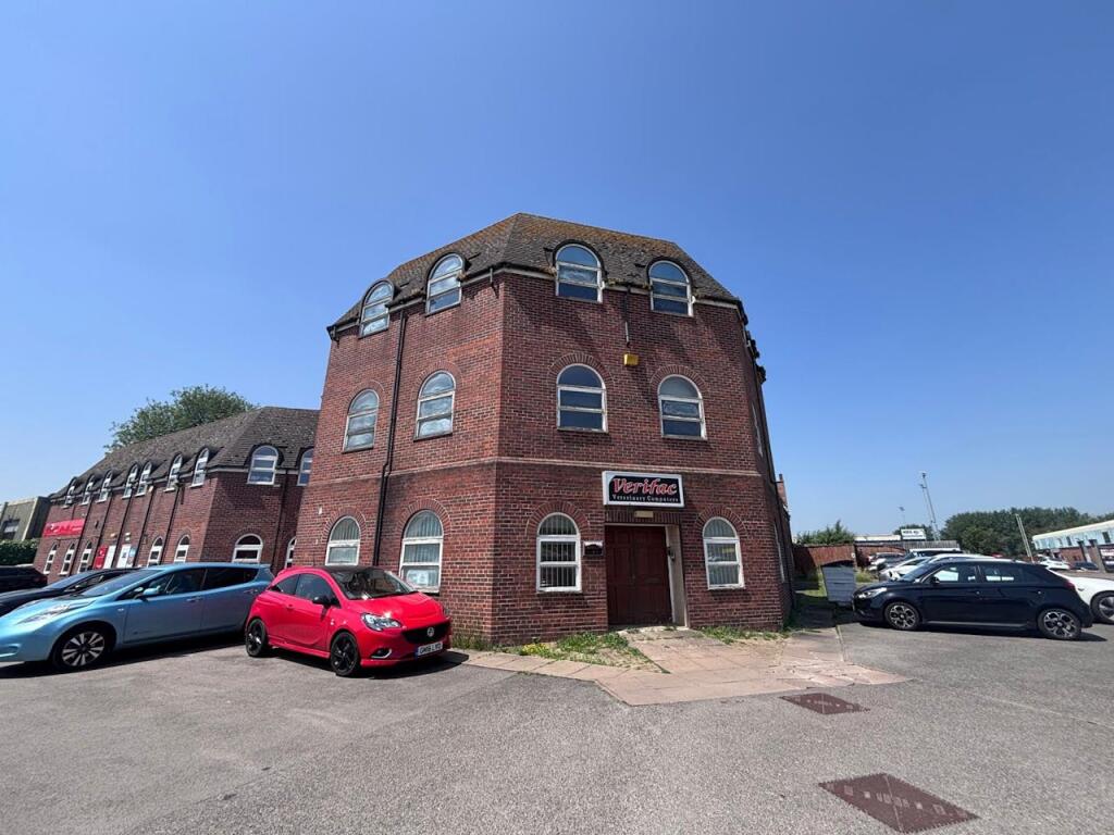 Main image of property: Unit B1 Spinnaker House, Spinnaker Road, Hempsted, Gloucester, GL2 5FD