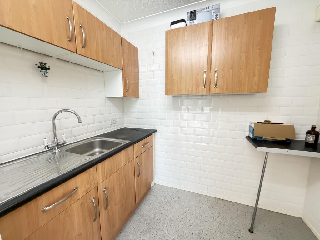 49 Homewillow Close, Winchmore Hill, London, N21 - View 4