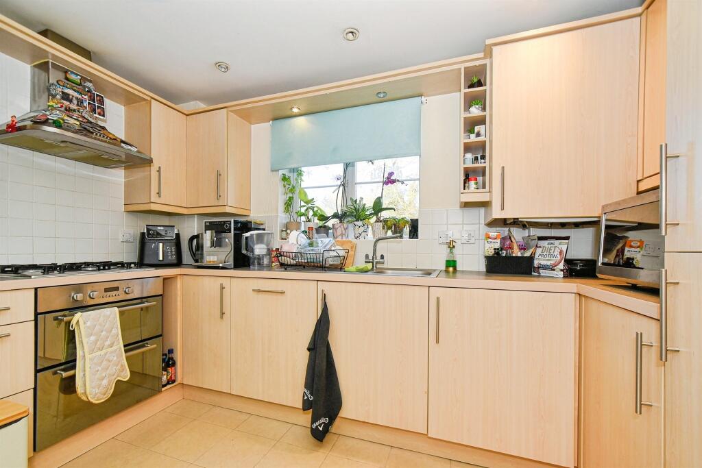 Chastleton Road, Swindon photo 3