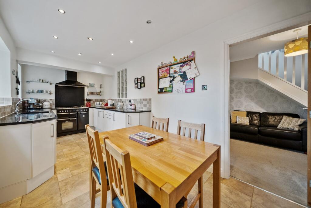 Newlaithes Road, Horsforth, Leeds, West Yorkshire, LS18 photo 2
