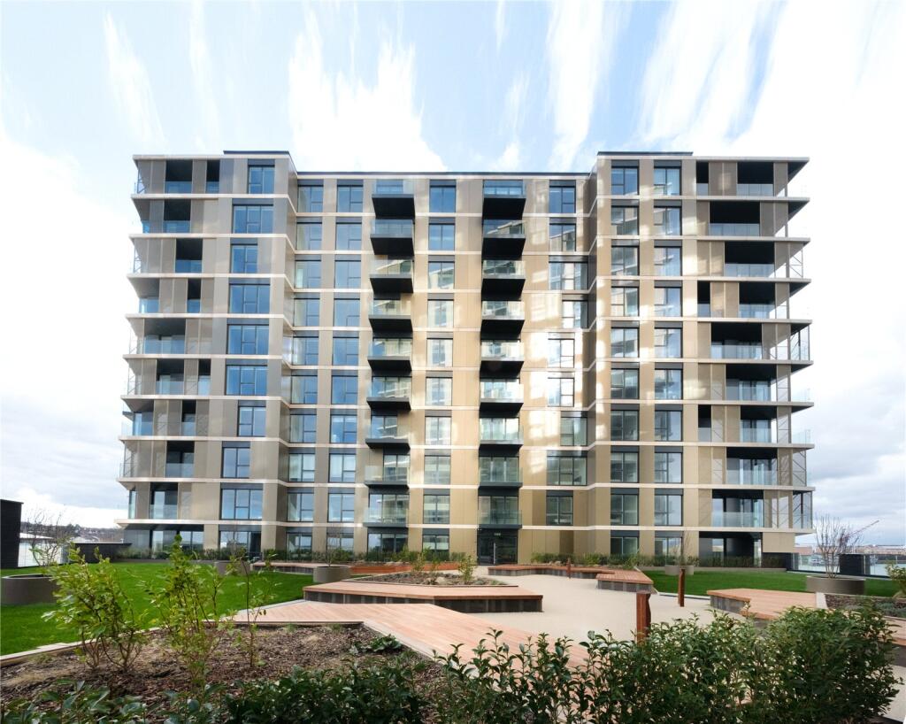 Main image of property: Chatham Waters, South House, Gillingham Gate Road, Gillingham, ME4