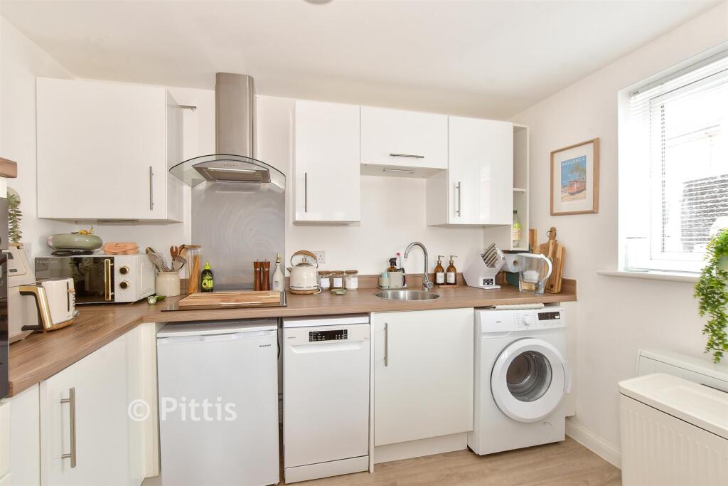 Apartment in East Cowes, Osborne - View 5