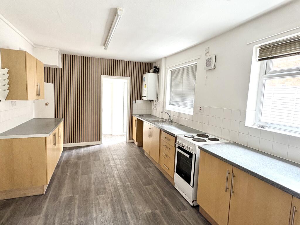 House in Nottingham, Nottinghamshire - View 4