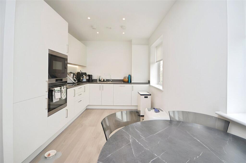 Apartment in London - View 5
