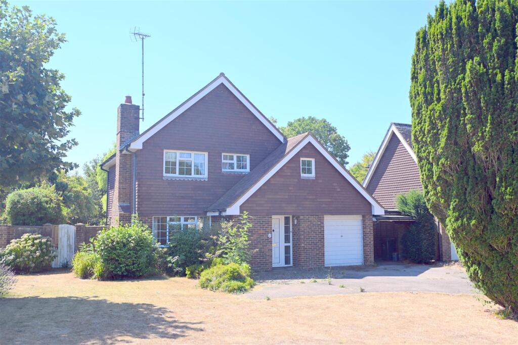 3-bed detached on The Outlook, Friston, Eastbourne, £525,000