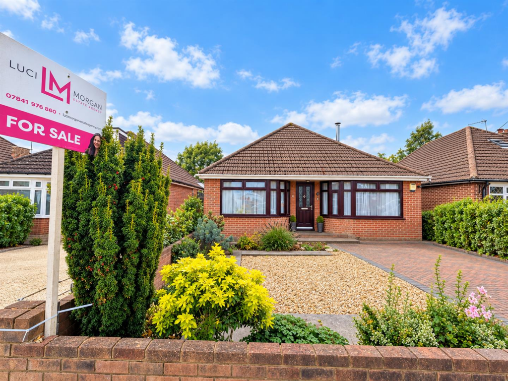 3-bed detached on Oakgrove Road, Bishopstoke, Eastleigh, £400,000