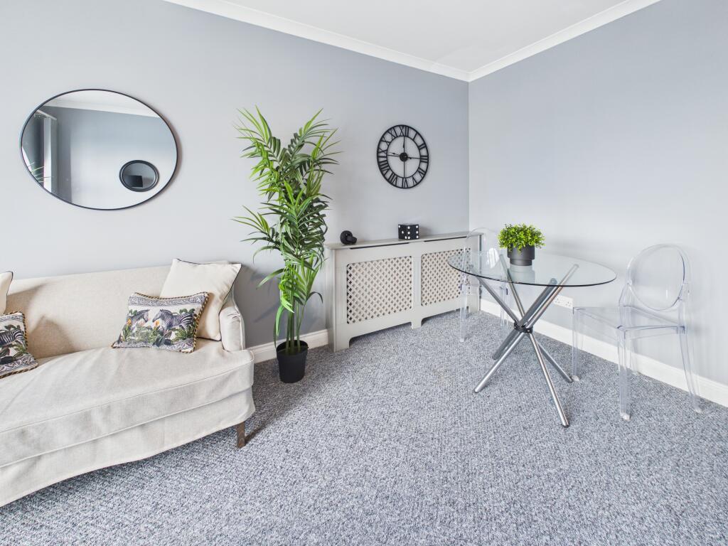 Apartment in Greenock, Ladyburn - View 4